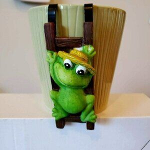 Frog Flower Pot Hugger, Green Toad Plant Sitter, Planter Hanging Animal Figurine